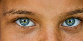 Best Glasses For Your Eye Color: Hazel, Gray, Green, Blue Eyes (2025 Update)