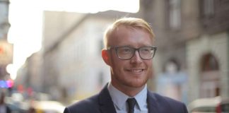 How To Choose Eyeglasses That Fit Your Lifestyle and Personality