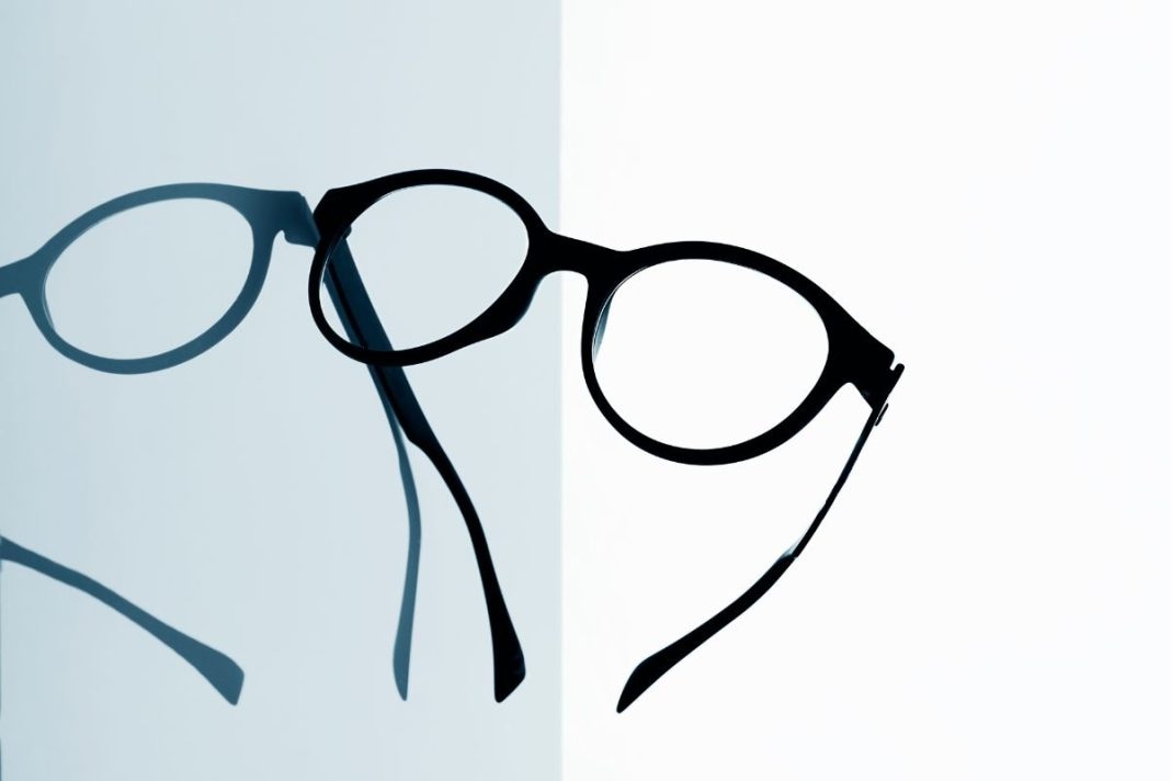 eye-doctor-with-glasses