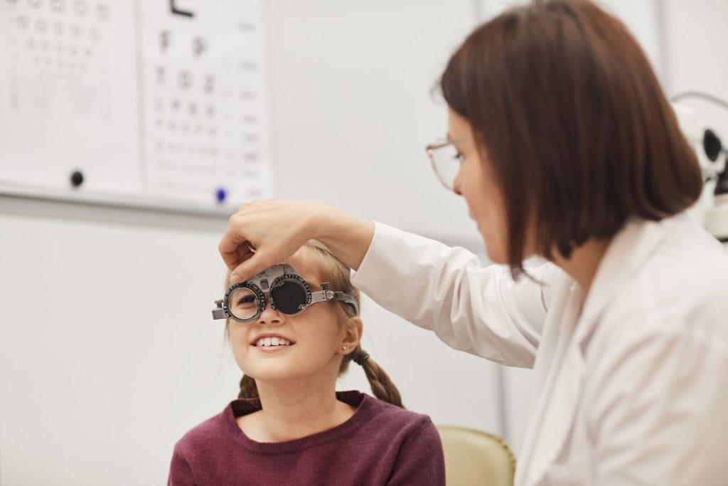 child-at-ophthalmologist
