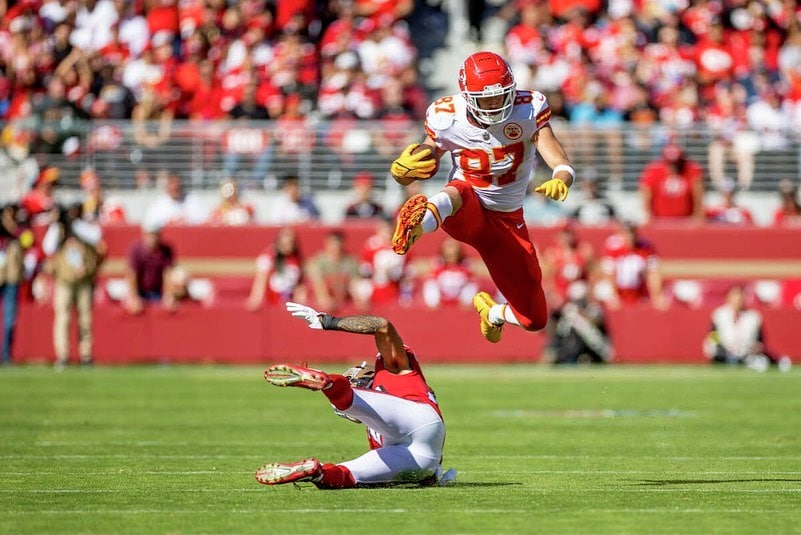 Travis Kelce showing his astonishing performance at NFL.