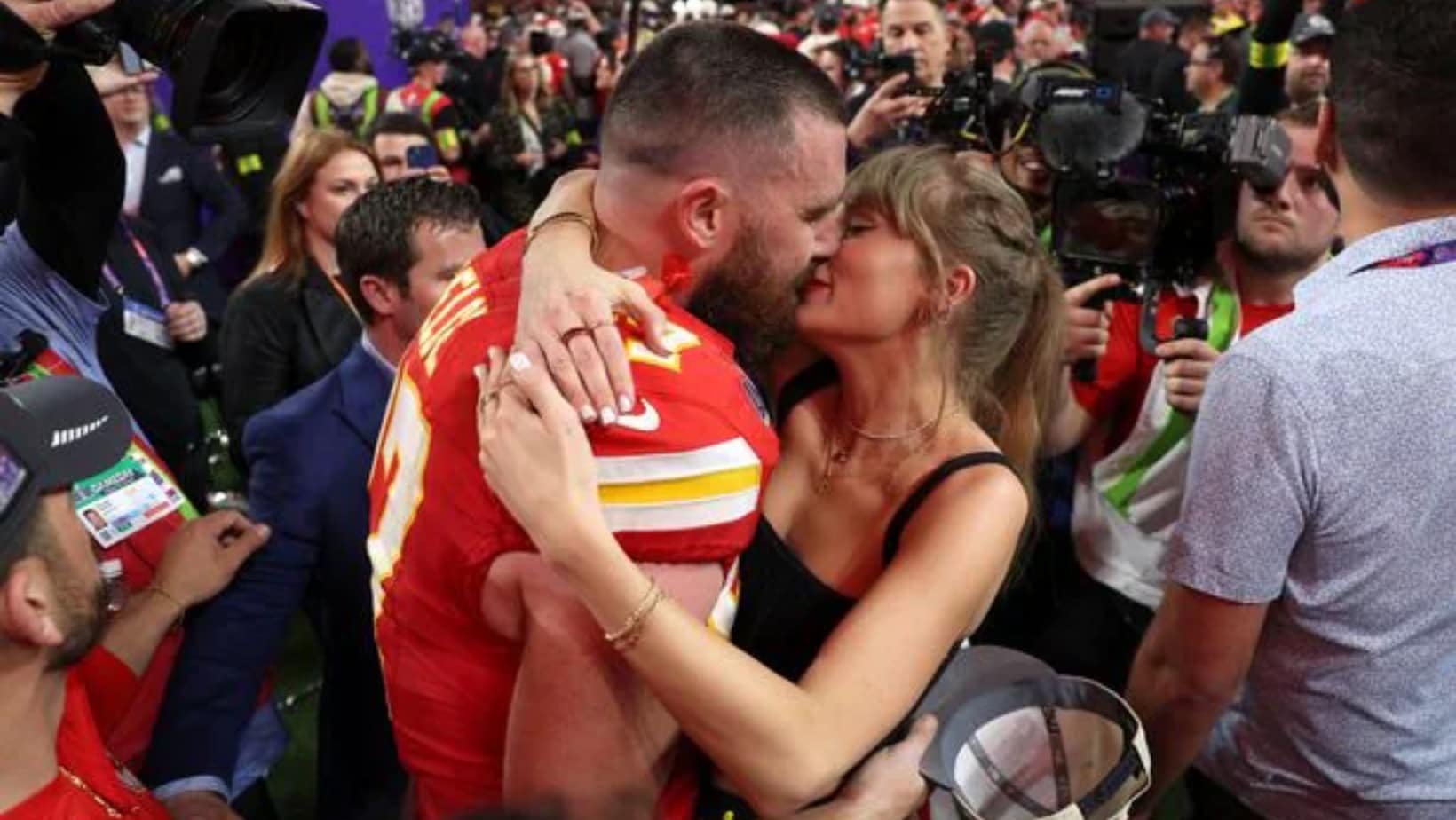 Taylor Swift and Travis Kelce shared a passionate kiss of victory during the Super Bowl.